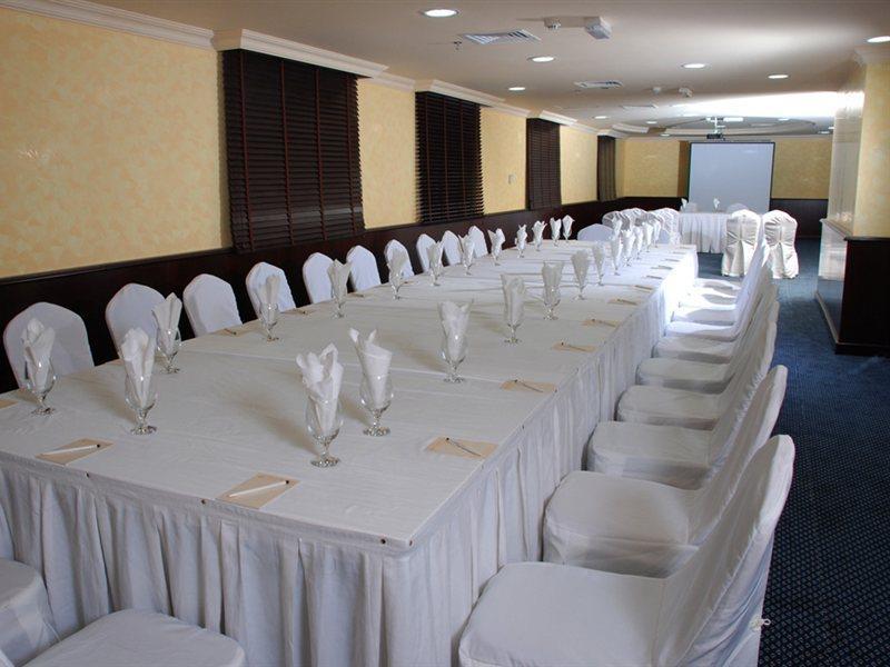 Al Bustan Hotel Sardzsa Kültér fotó