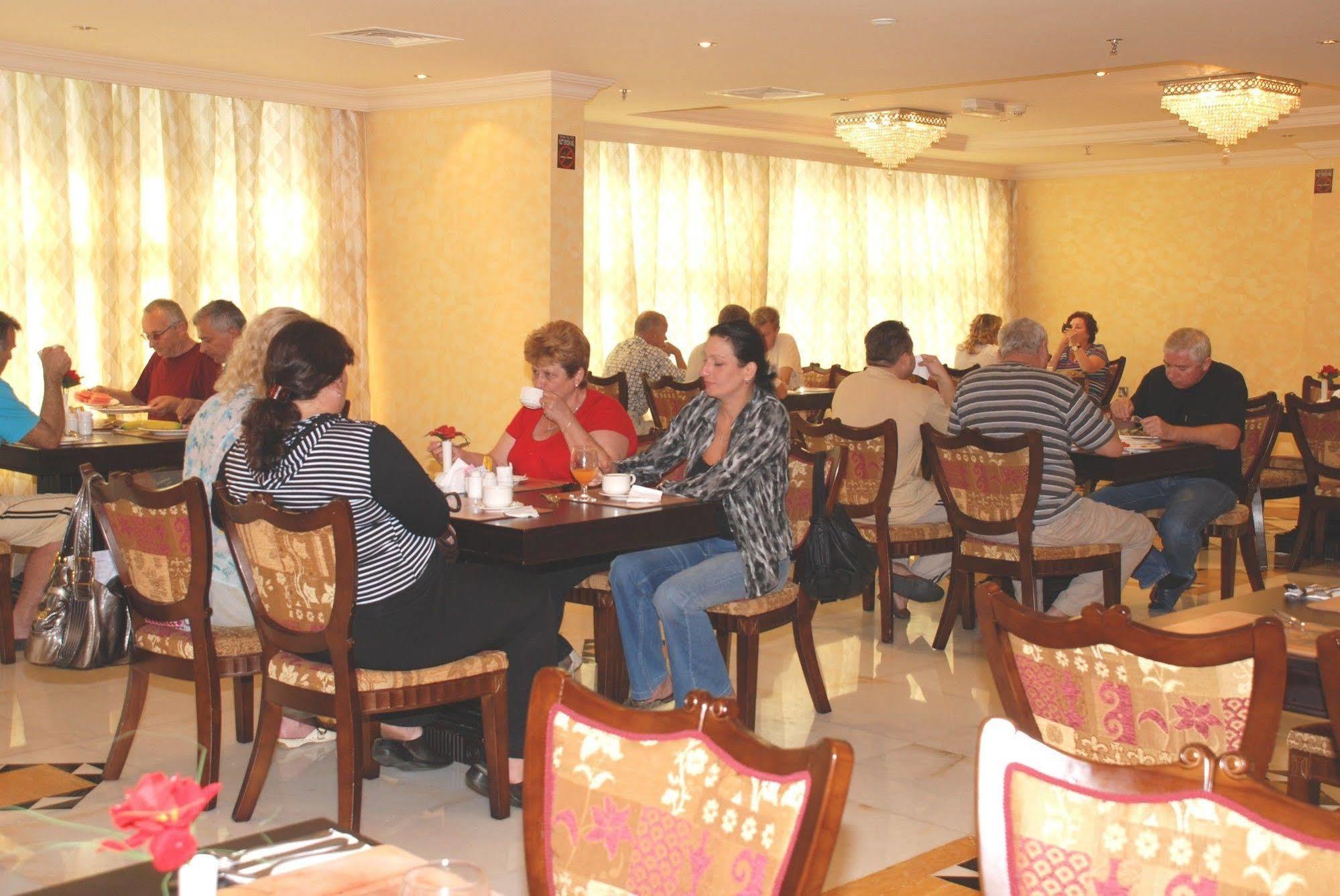 Al Bustan Hotel Sardzsa Kültér fotó